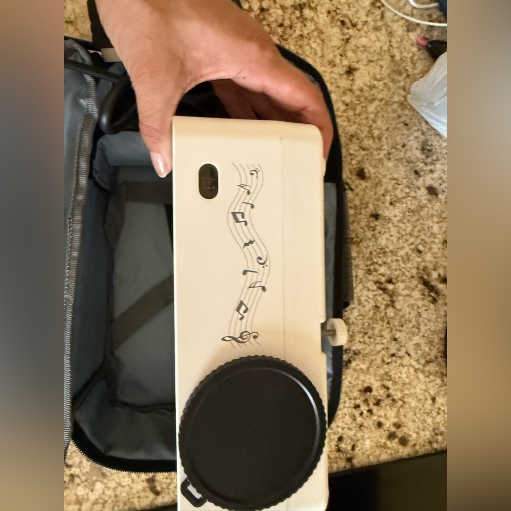 Silver Portable Projector - Picture 3 of 6